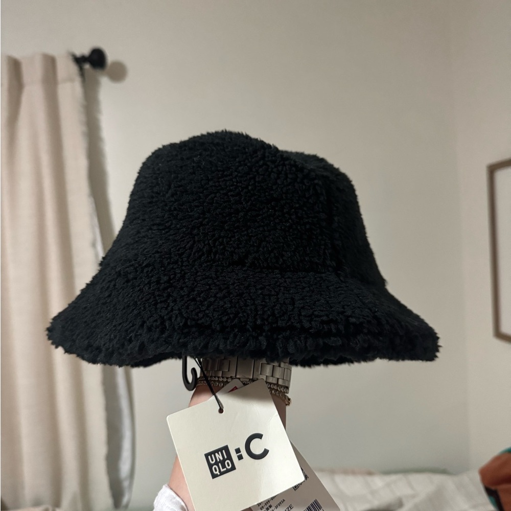 UNIQLO Women’s Fuzzy Bucket Hat
